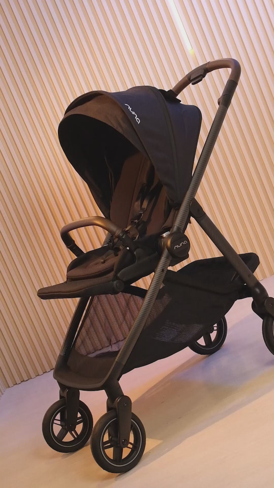 Coche Para Bebe Swiv Caviar - Nuna
